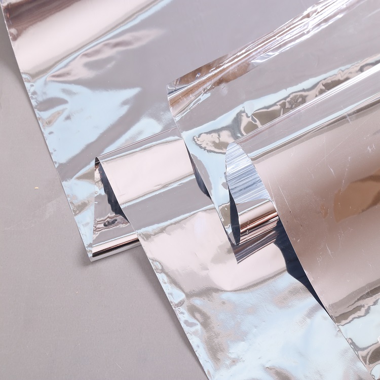 <strong>光伏組件長(zhǎng)效保護(hù)材料PI鍍鋁膜的UV耐受性與粘接強(qiáng)度實(shí)測(cè)</strong>